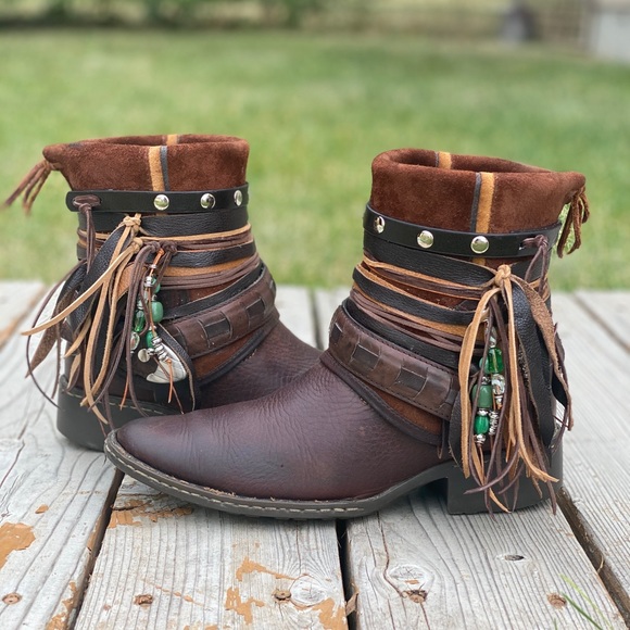 Size 9 Brown Leather Fringe Boots Boho - Picture 2 of 7